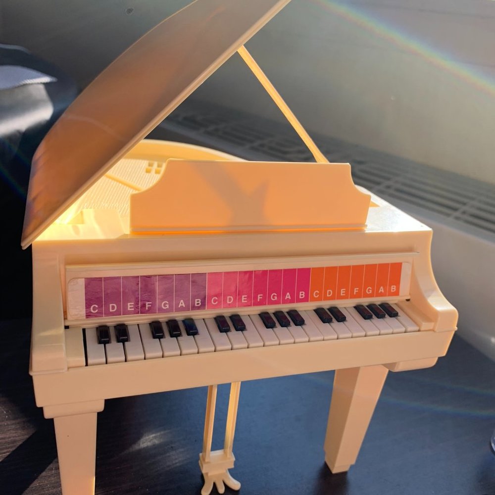 1981 Mattel - Barbie Doll Electronic Grand Piano - Really plays!